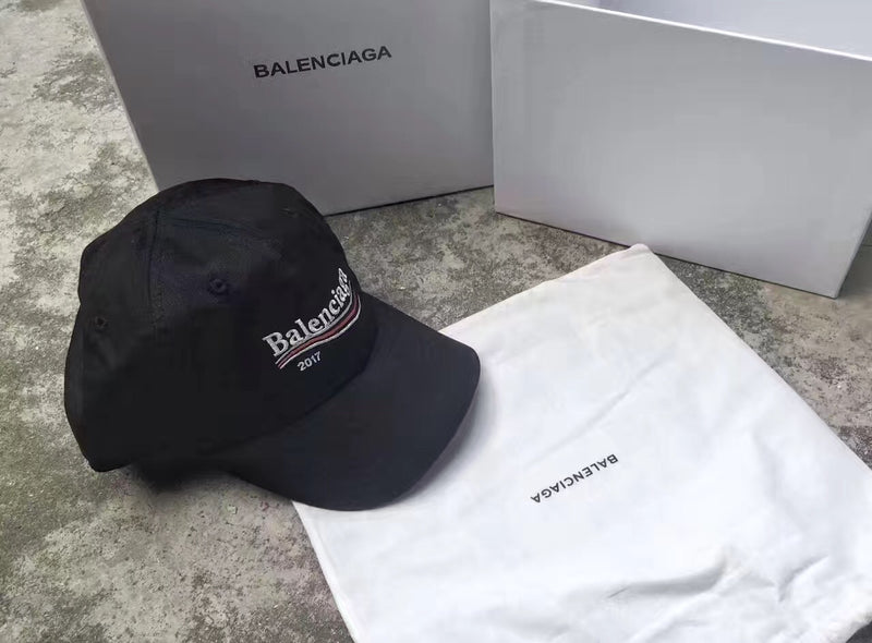 BONÉ BALENCIAGA