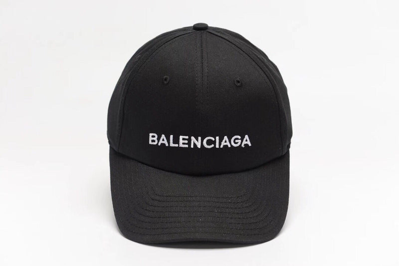 BONÉ BALENCIAGA